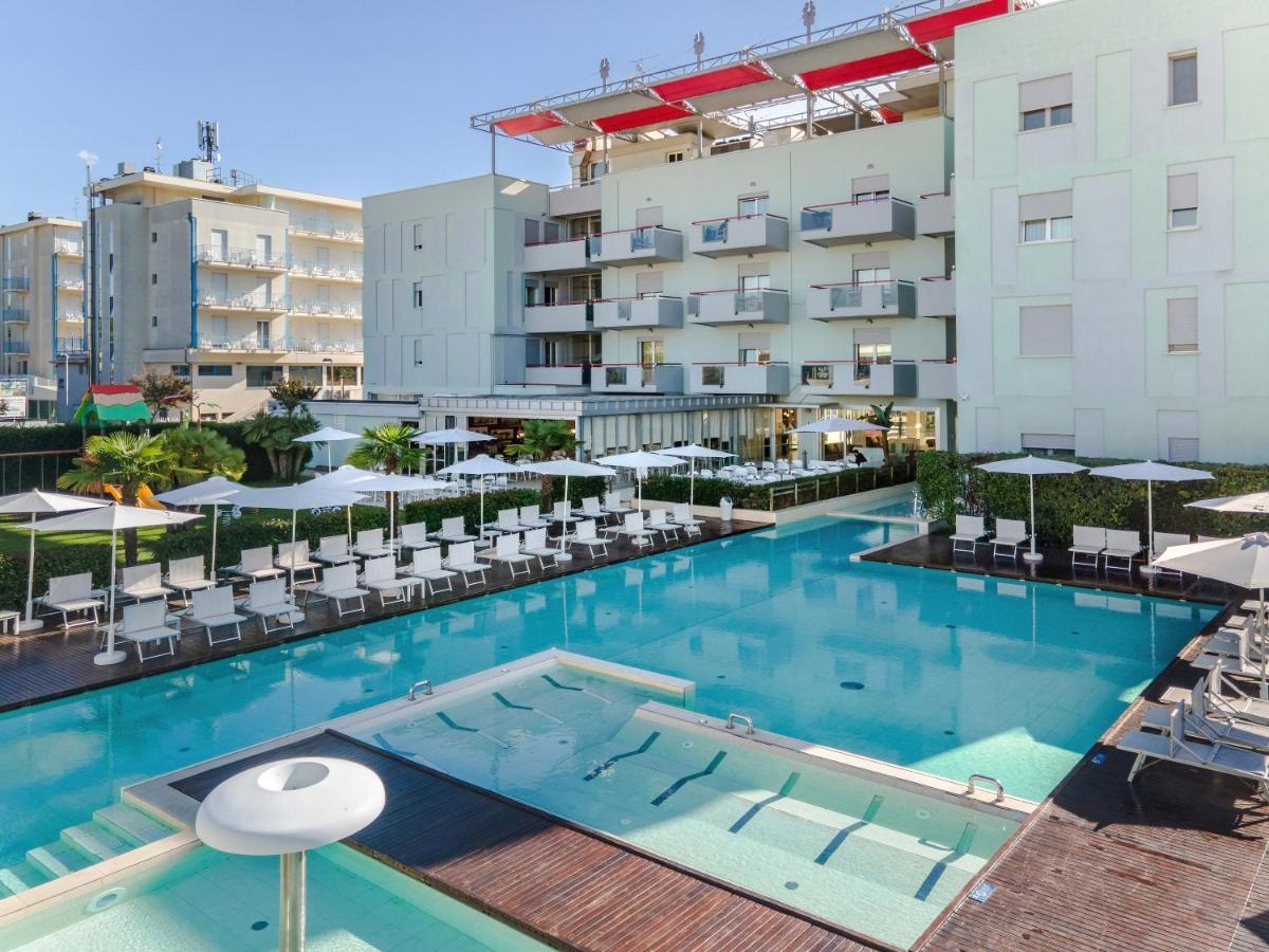 Domino Suite Hotel & Residence Лидо-ди-Езоло Экстерьер фото